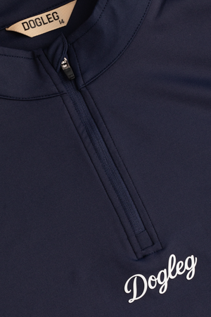 Dogleg Quarter Zip Junior Links Edition — détail zip et script Dogleg