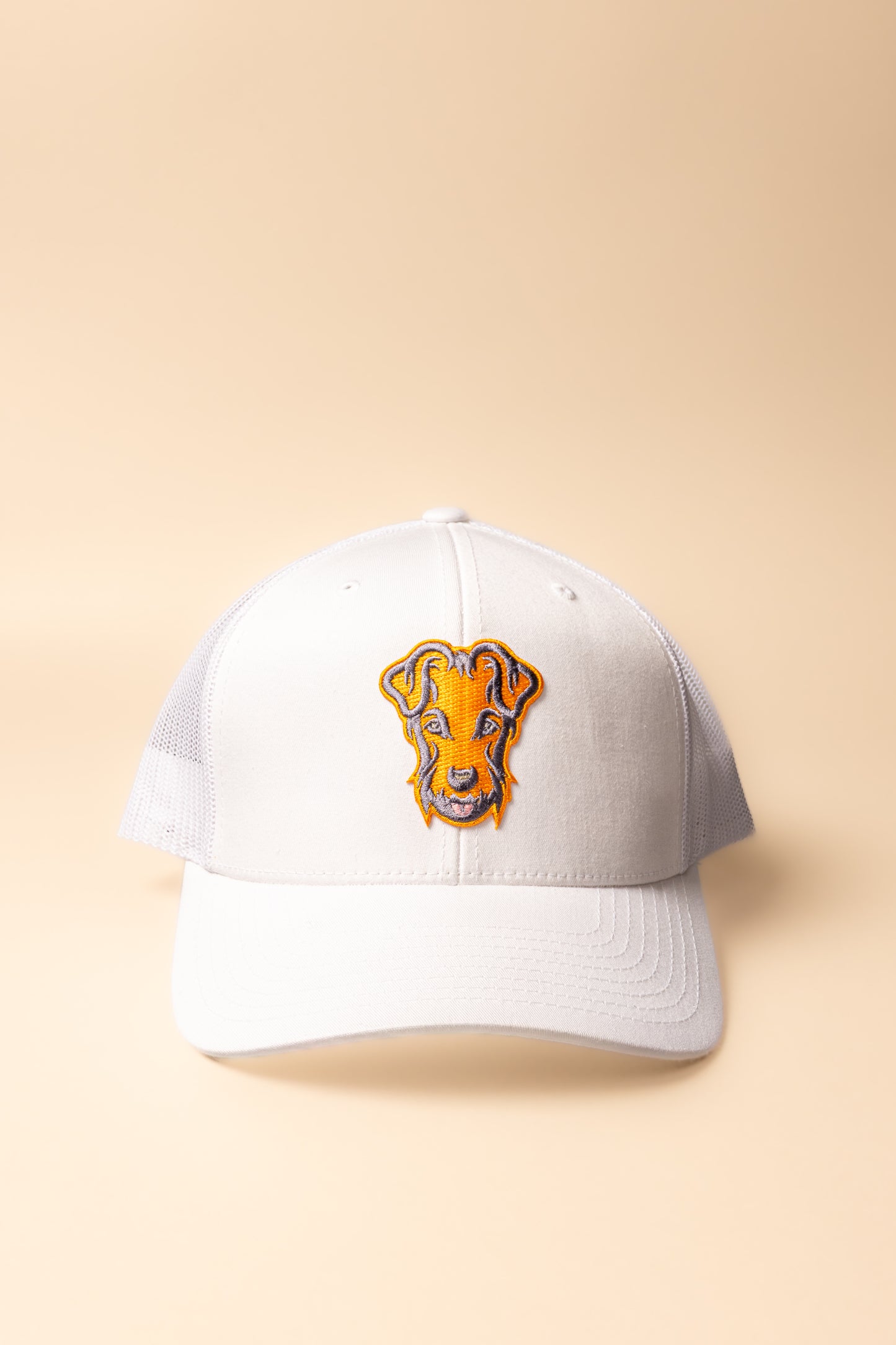 Casquette Trucker de golf Dogleg orange — accessoire respirant et ajustable alliant style et performance