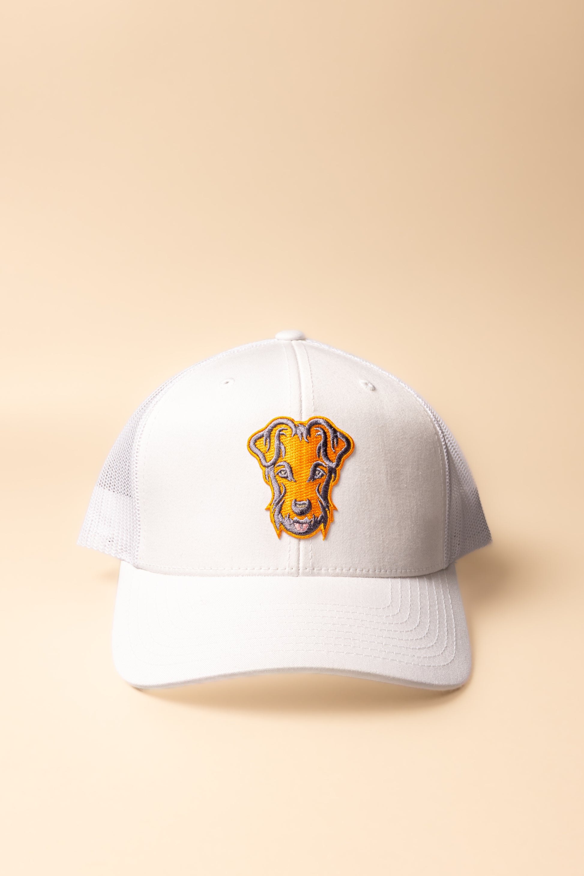 Casquette Trucker de golf Dogleg orange — accessoire respirant et ajustable alliant style et performance